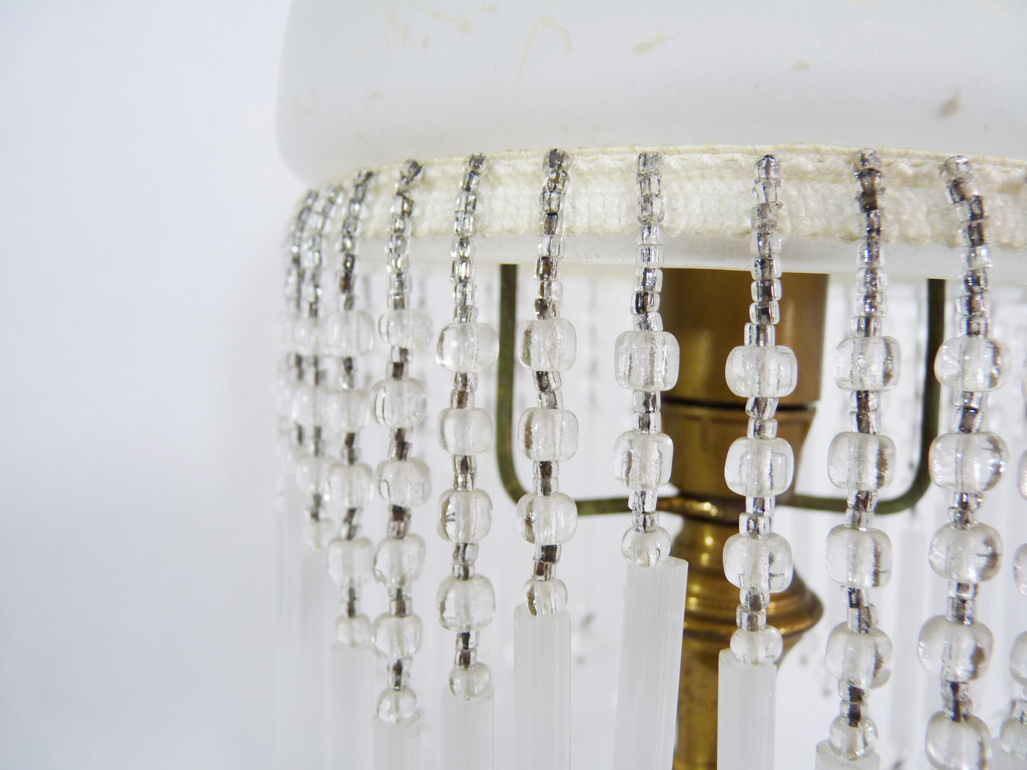 Table lamp, bedside lamp, globe with floral motifs and glass beads. Year 60 70