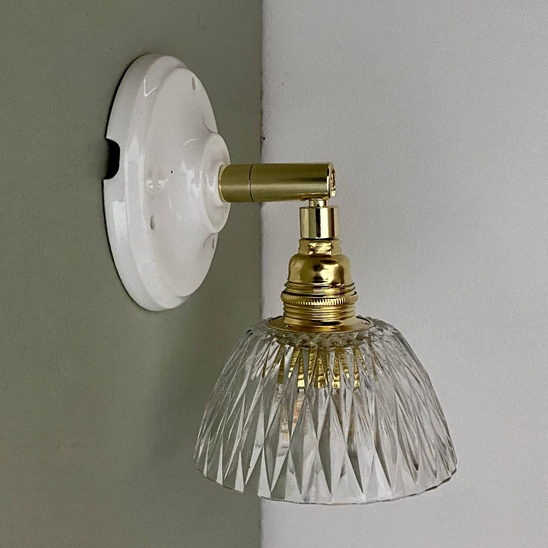 Vintage chiseled glass lampshade wall light - tableware collection -
