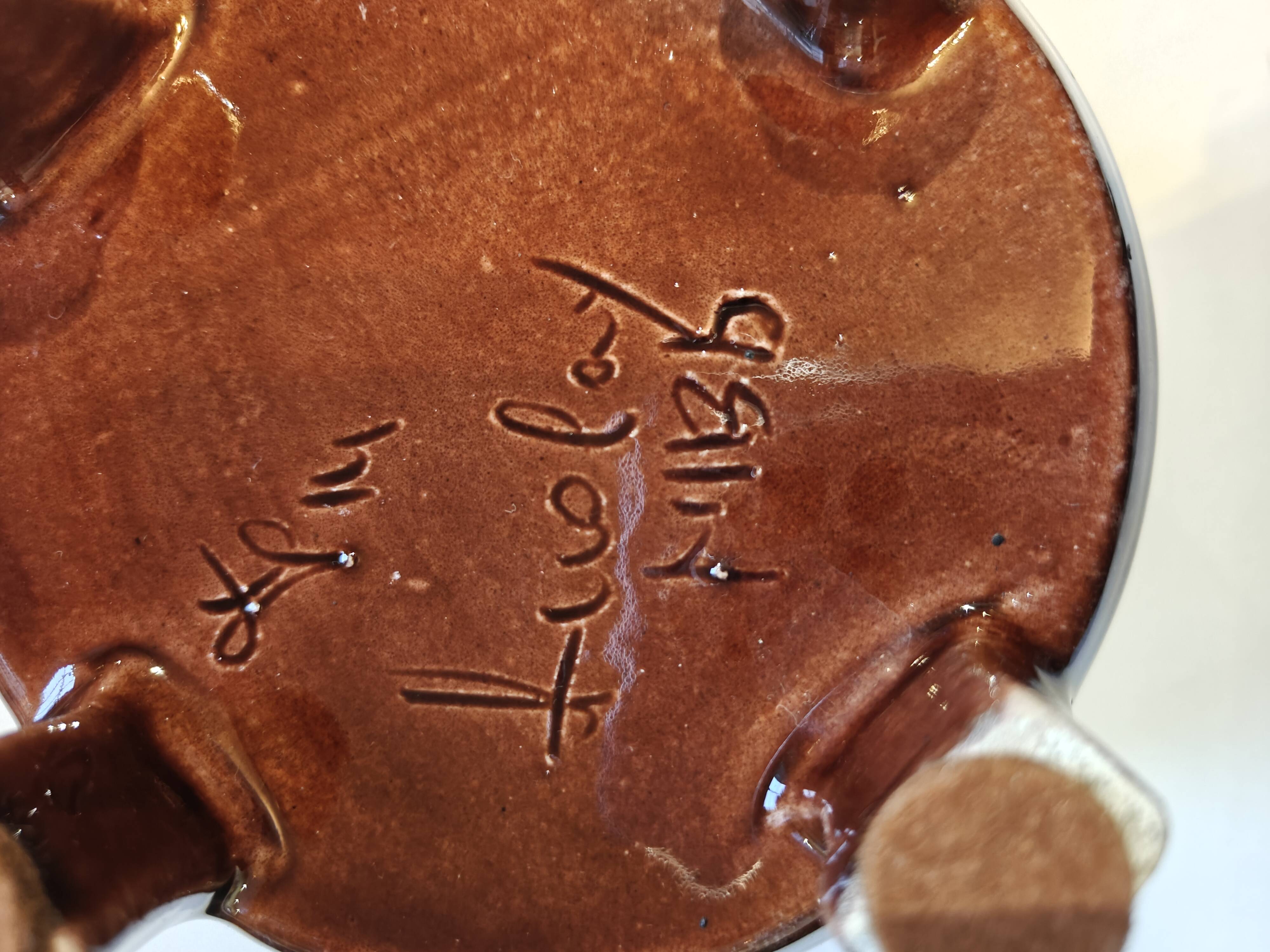 Accolay ceramic cache-pot vase