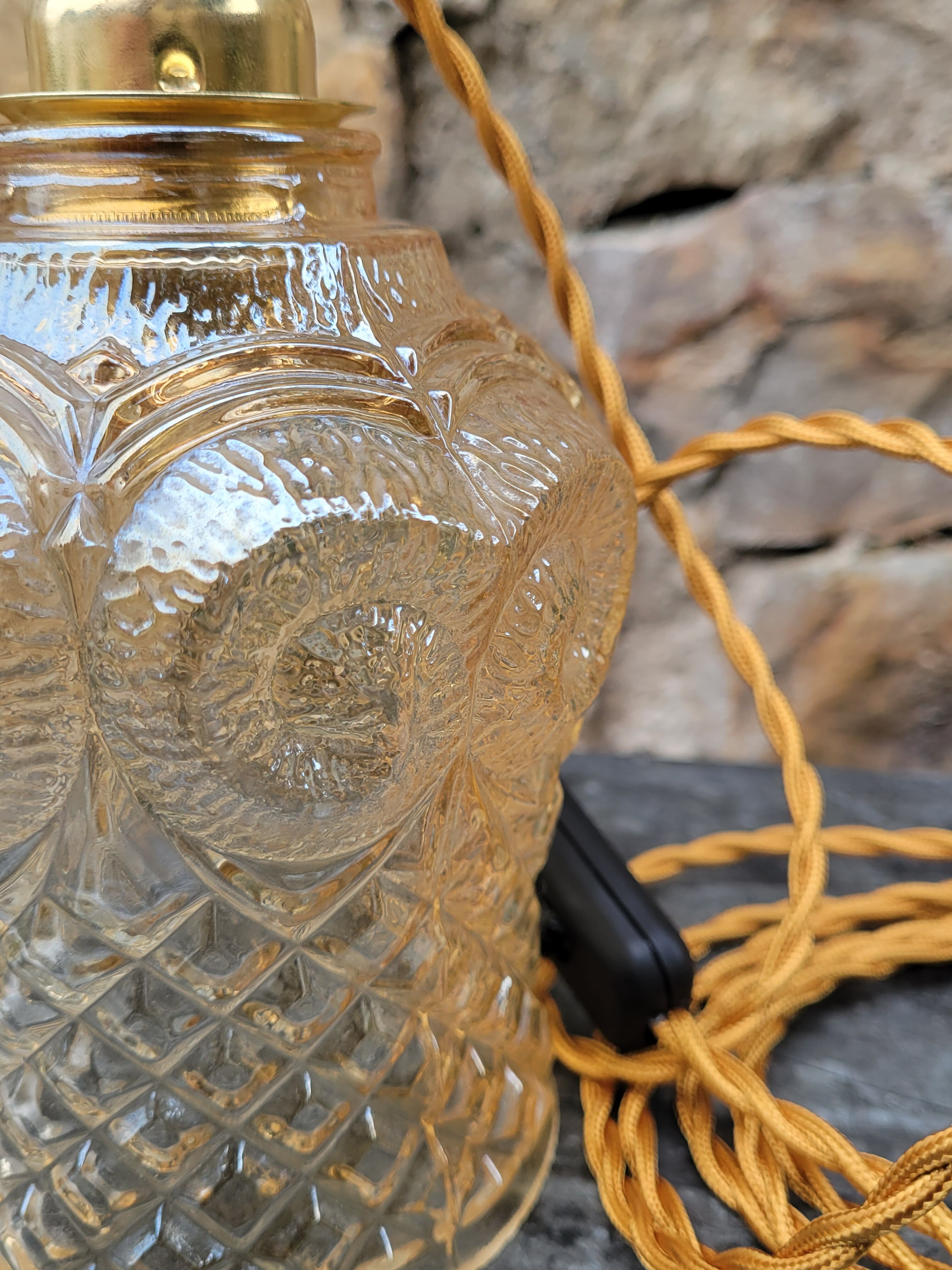 Moulded glass globe walking lamp