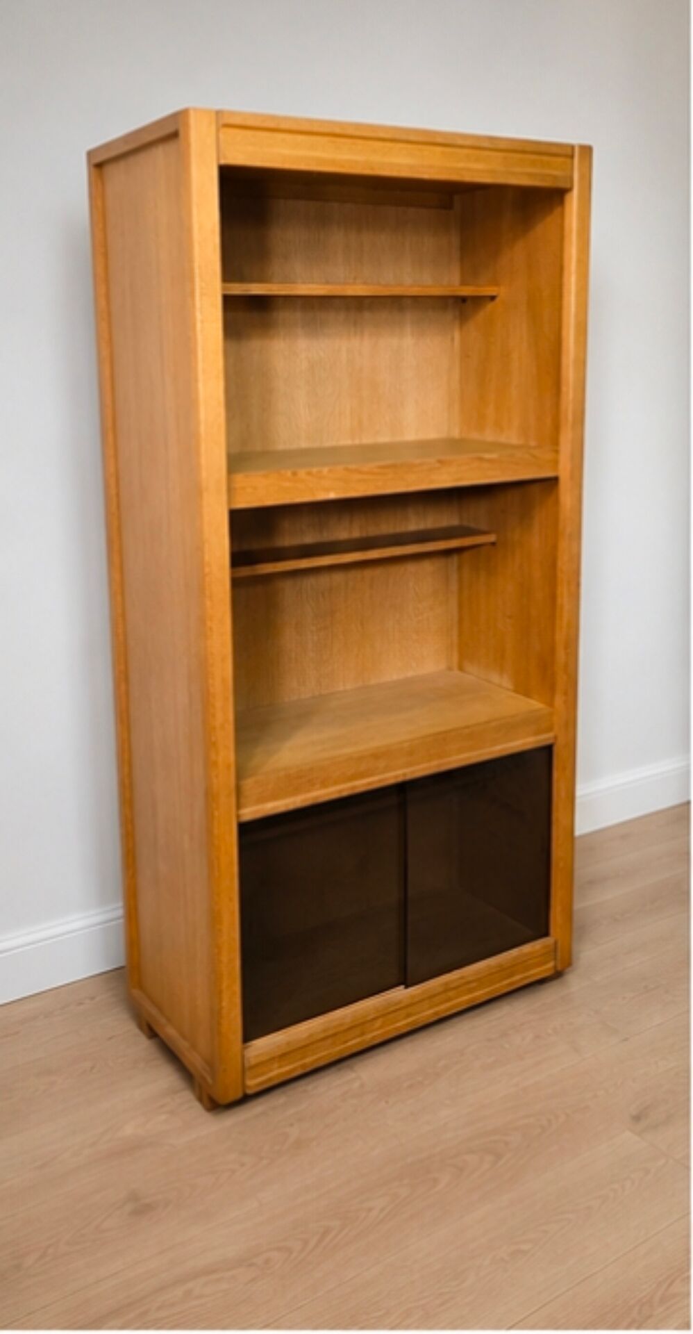 Living room shelf, bookcase with display cabinet by Guillerme and Chambron 1960