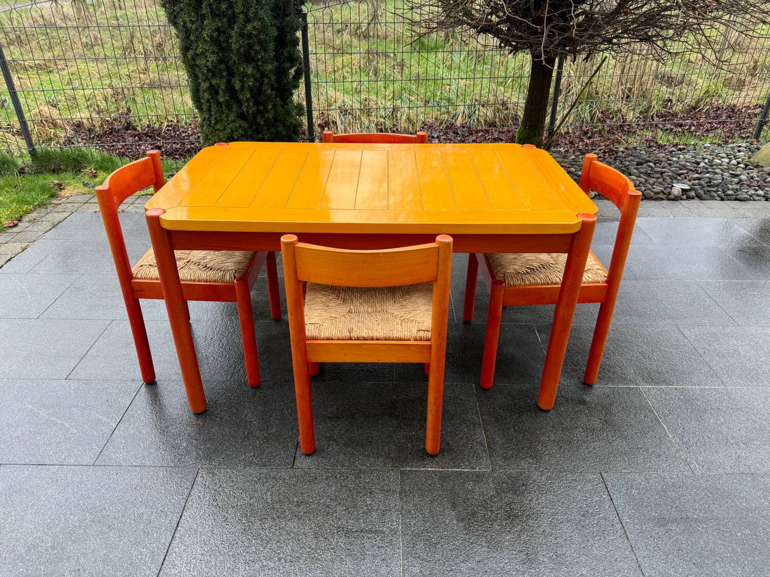 Lot of dining tables and 4 Vico Magistretti chairs from 1960.