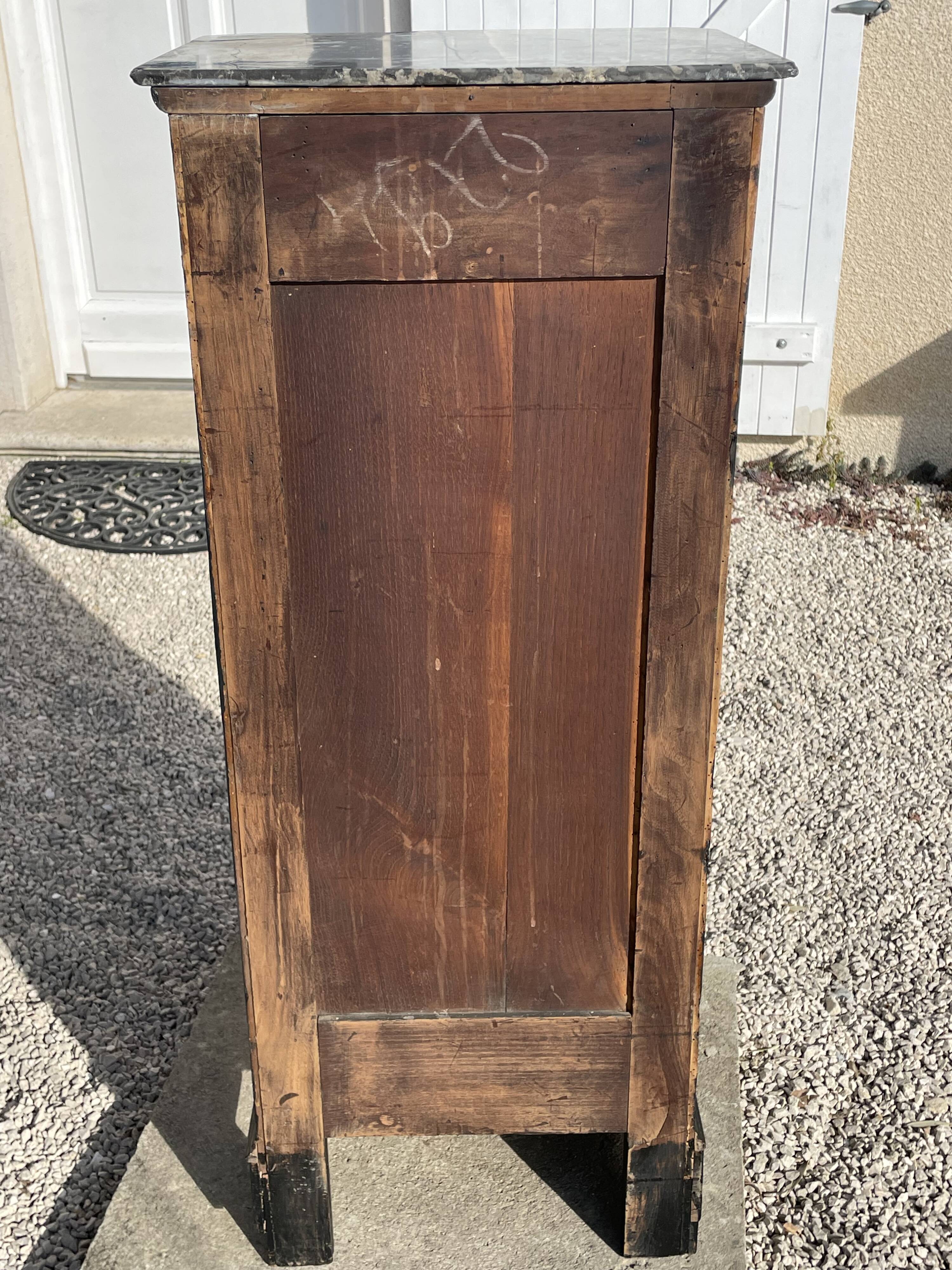 Tall and narrow chest of drawers / bedside table