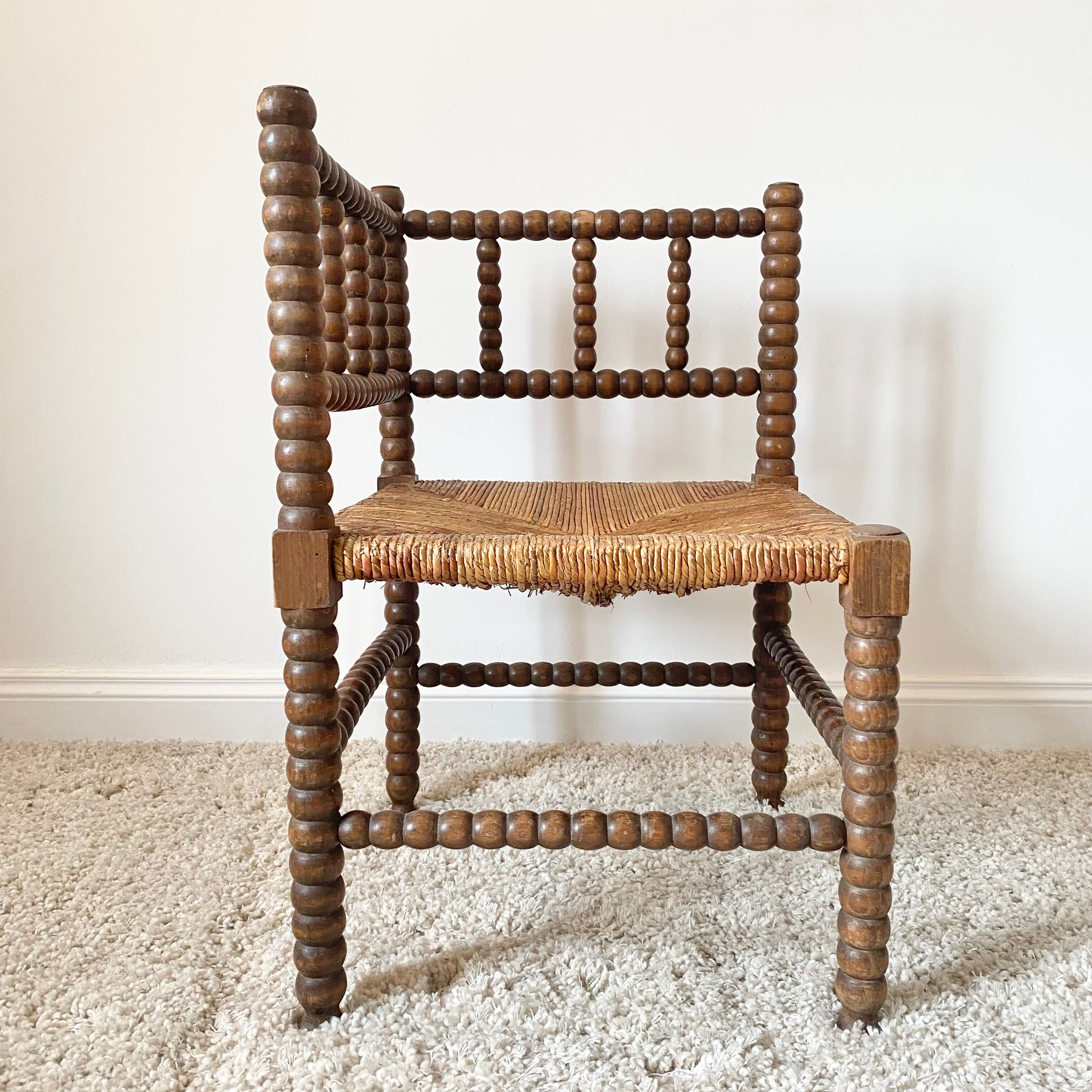Vintage corner chair in turned oak and straw