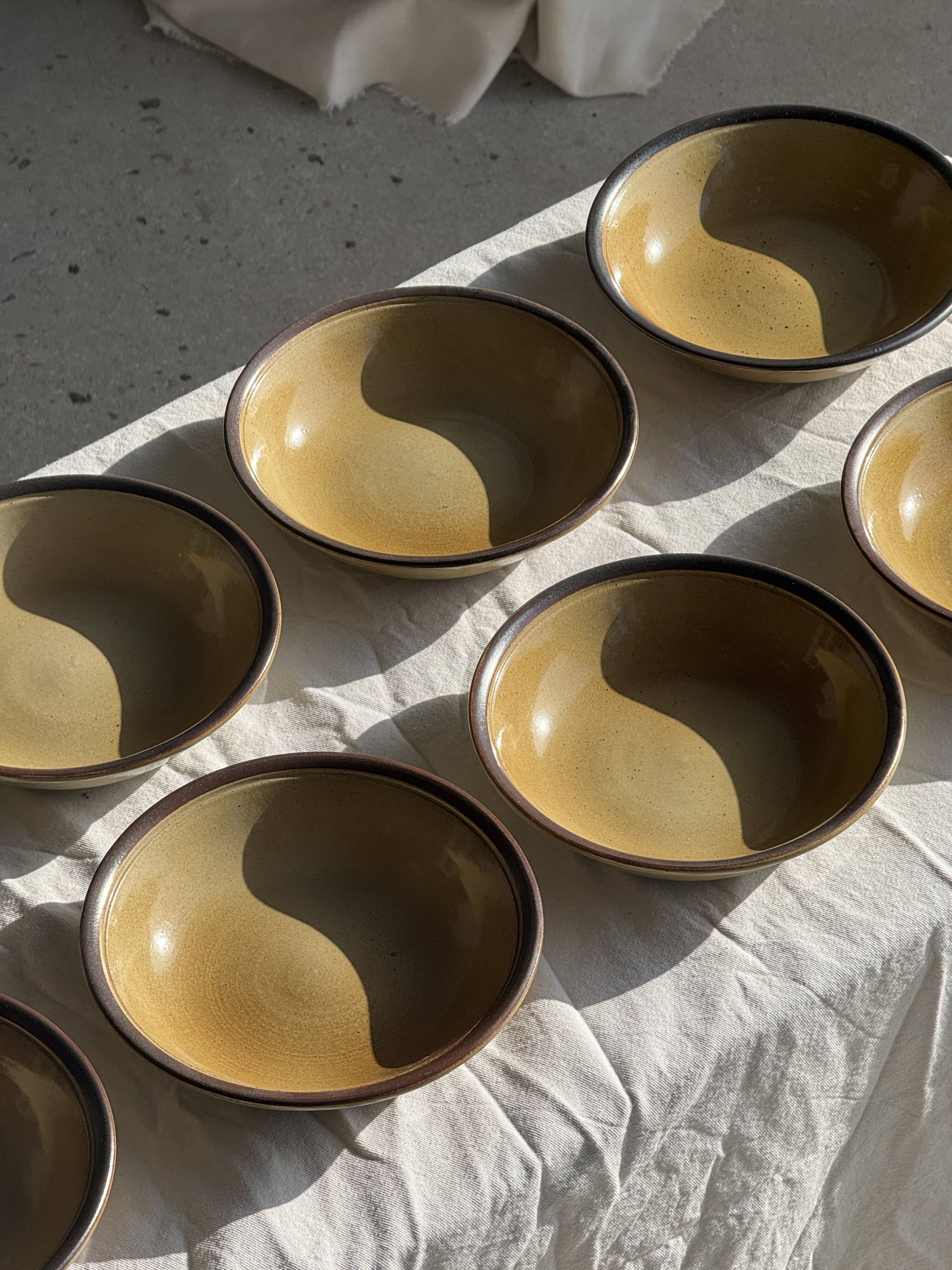 Set of 8 brown-rimmed stoneware deep plates Atelier Saint Simon D19.5