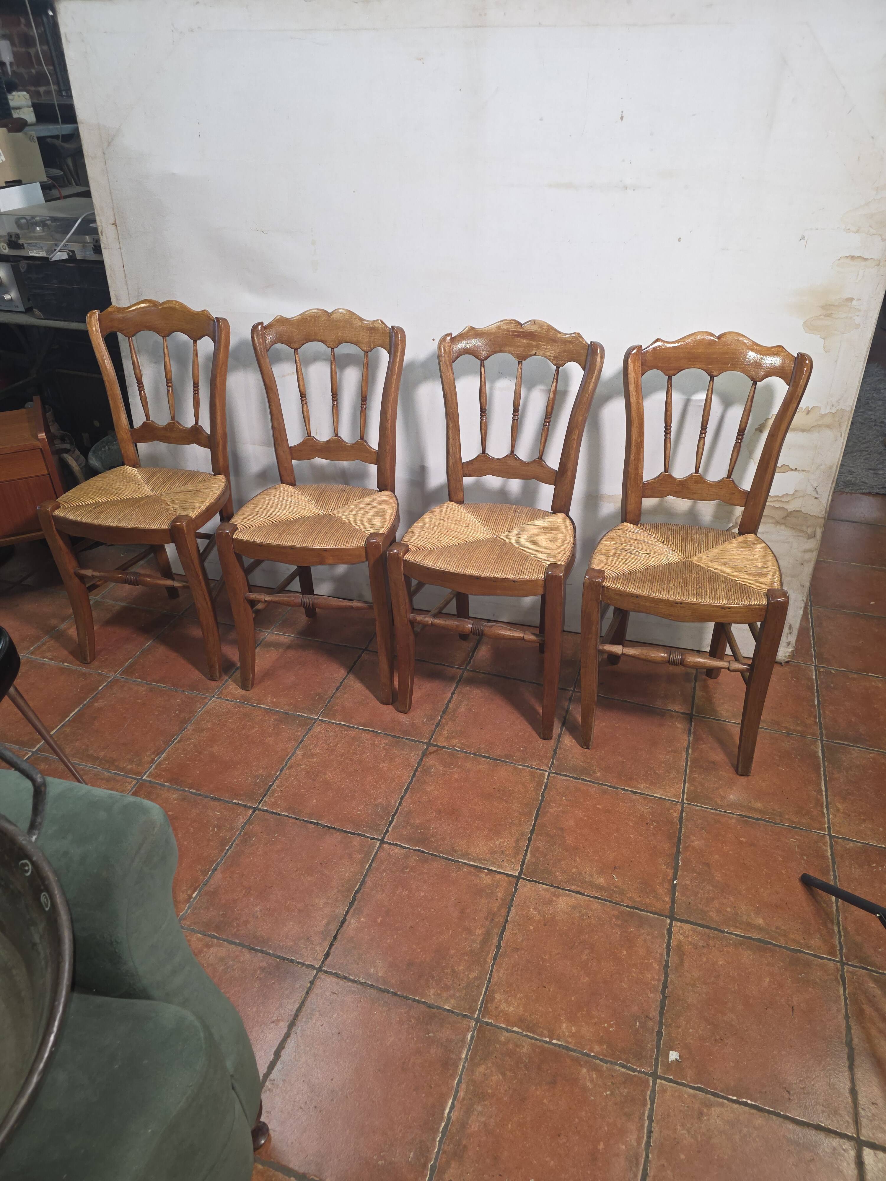 4 rustic farmhouse chairs made of wood and straw