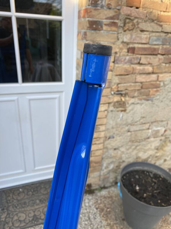 Tabouret de bar industriel TOLIX H75 empilables bleu