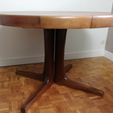 Central-footed rosewood round table