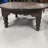 Round coffee table