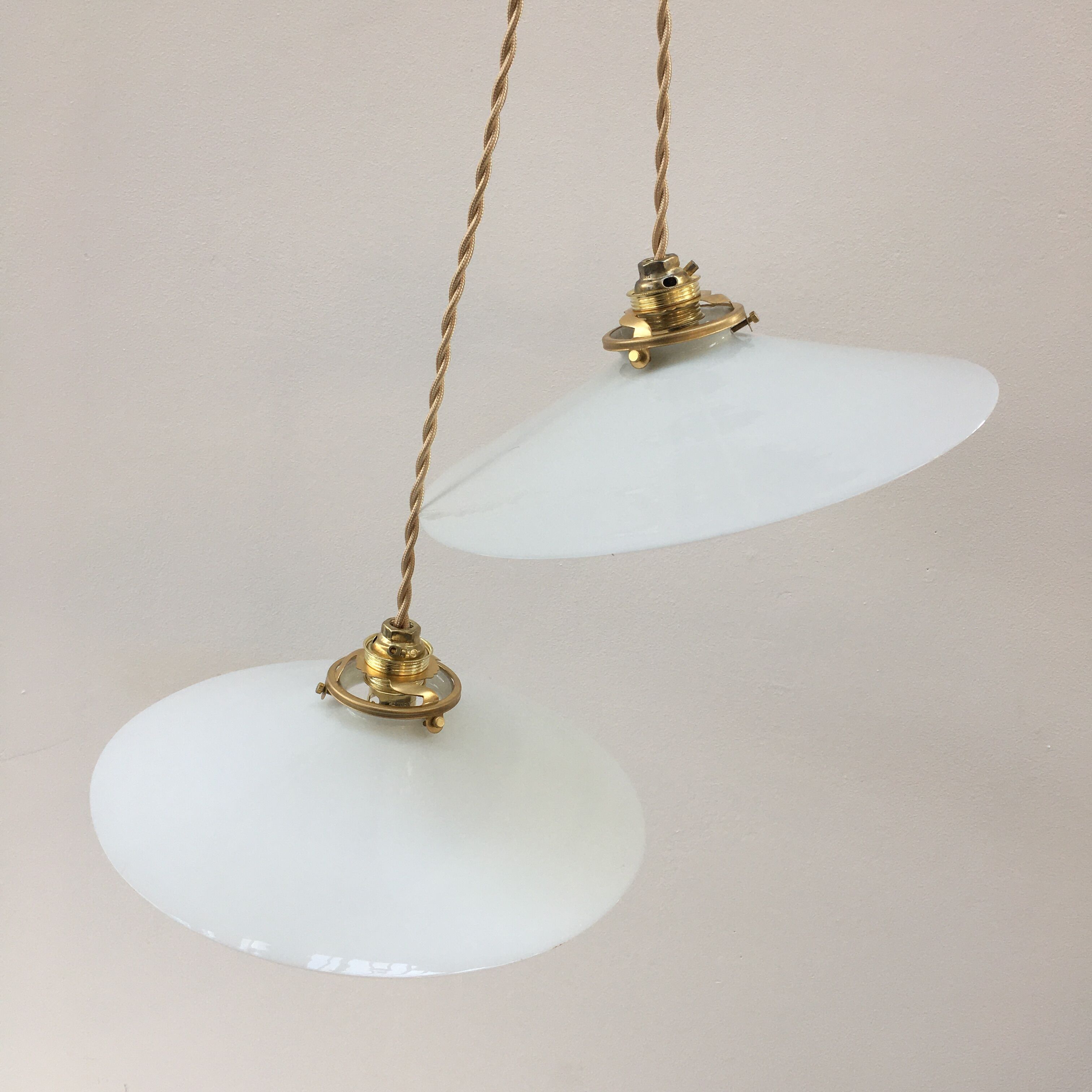 Pair of suspensions in white opaline