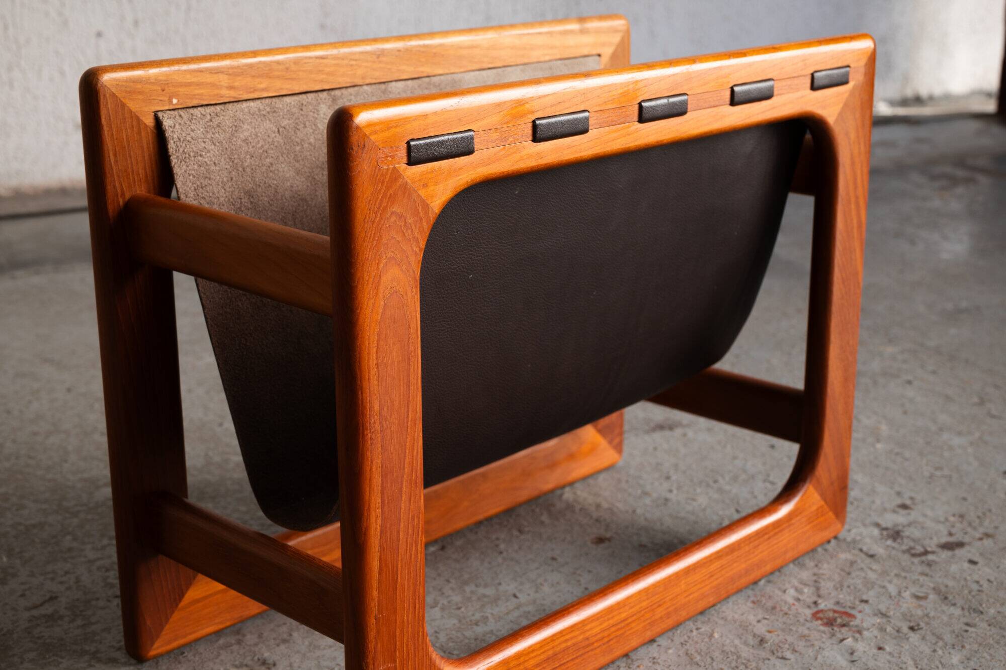 Magazine rack by Salin Mobler