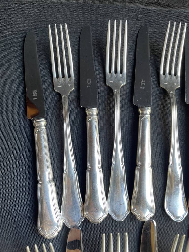 12 Forks and 12 cheese or dessert knives – Orfèvrerie Perrin Paris