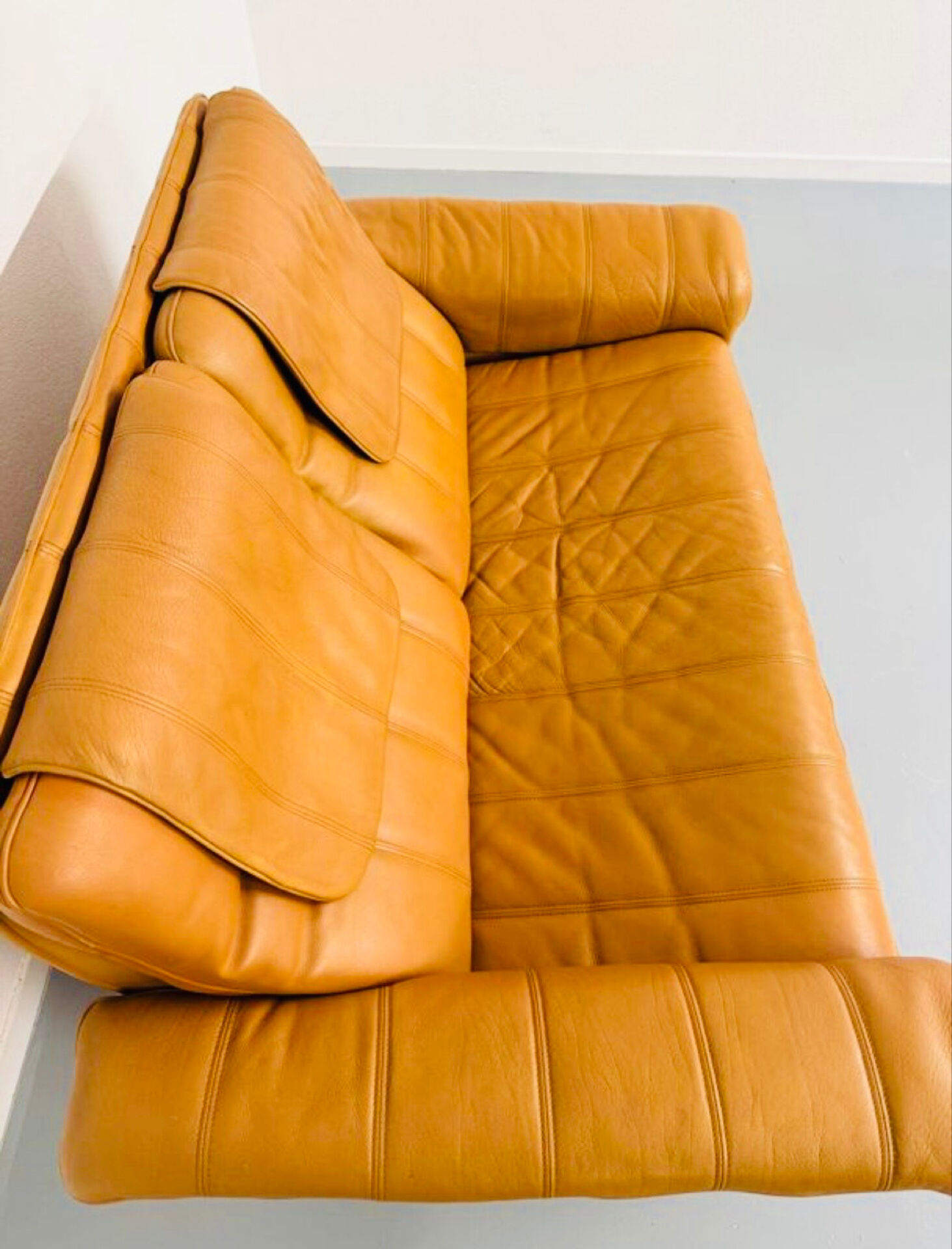 Vintage 70s thick cognac leather 2-seater sofa by De Sede.