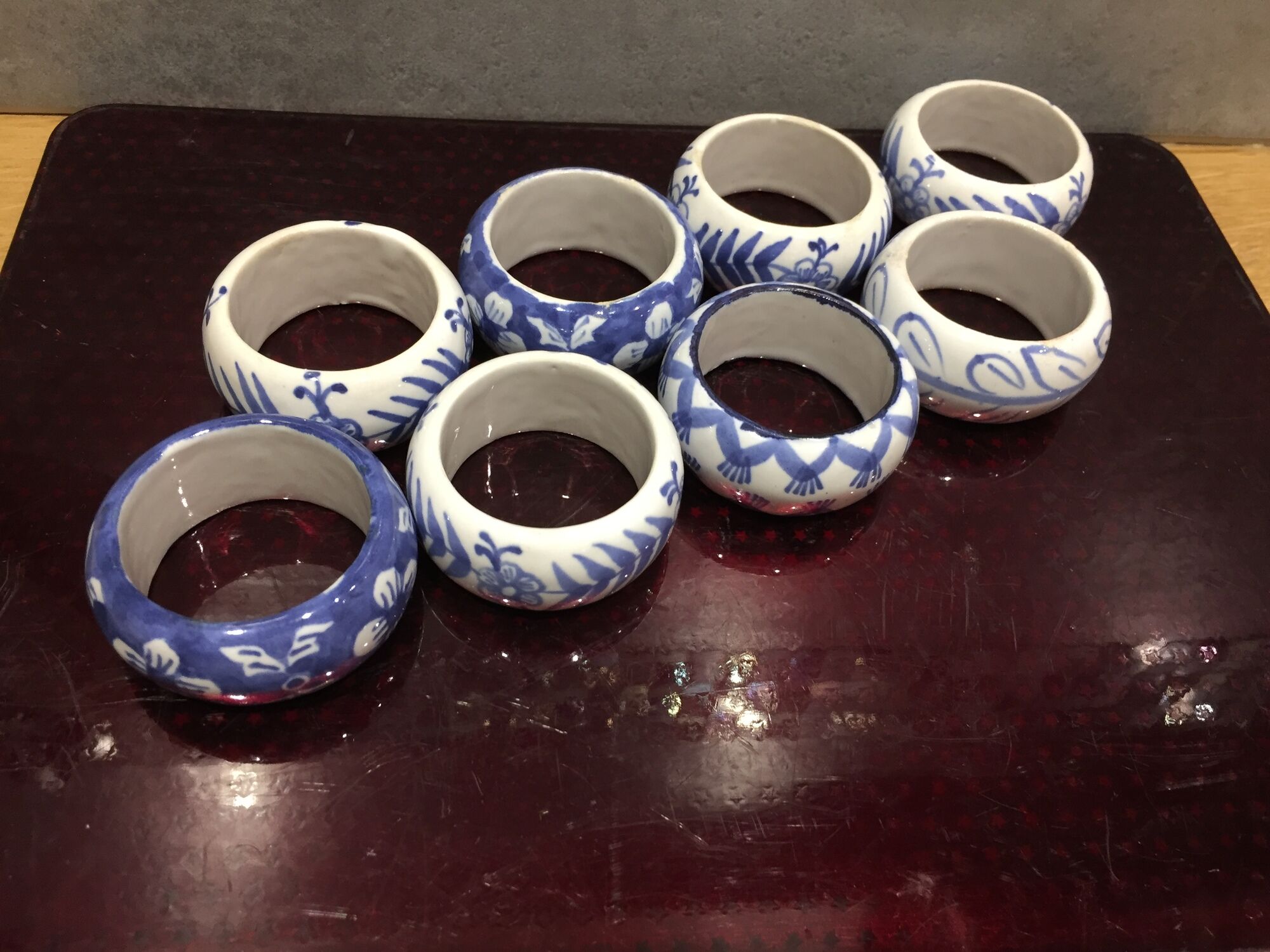 Series of 8 rounds of blue and white porcelain towel