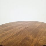 Beautiful solid oak dining table from the 1970s.