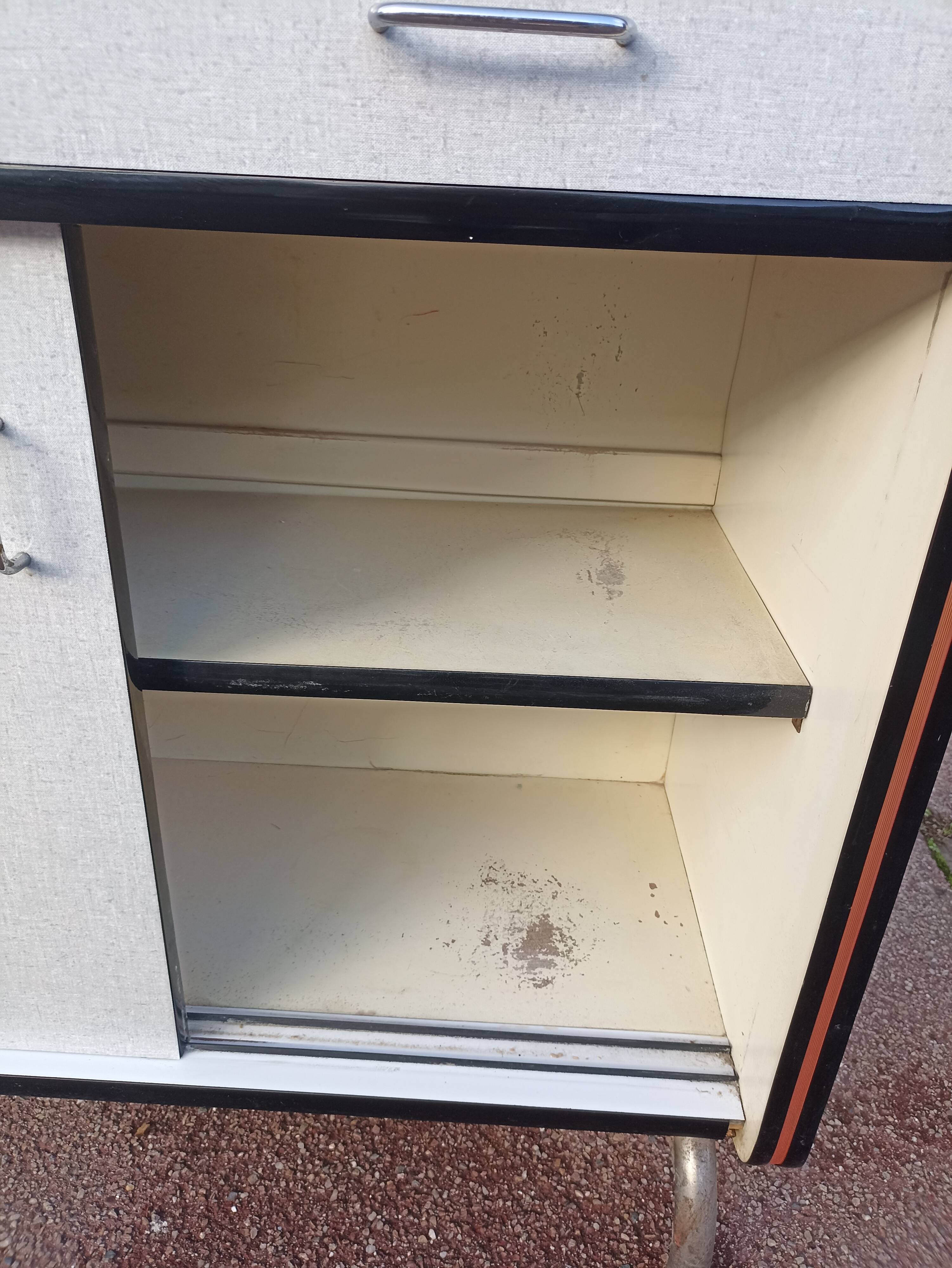 Buffet formica rouge blanc gris - année 1960