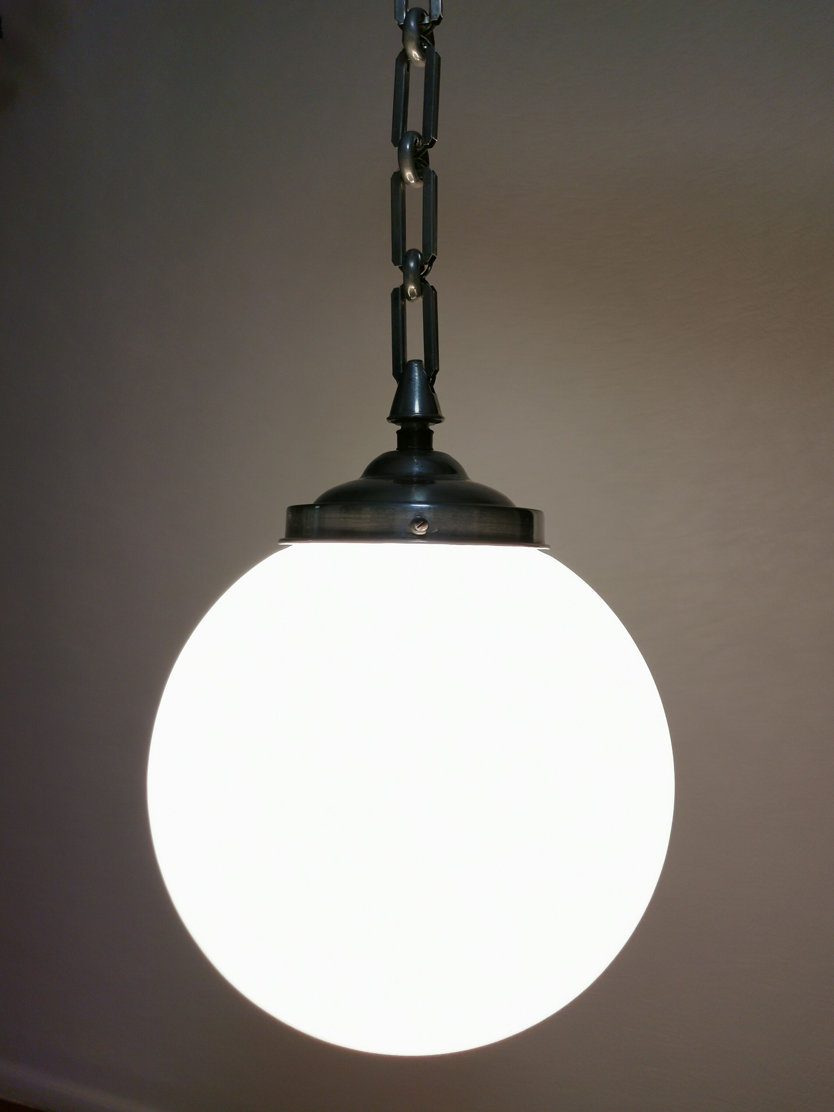 Art deco globe suspension in opaline and aluminium chain