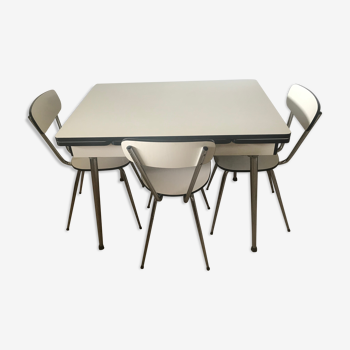 Table and its 3 Formica chairs