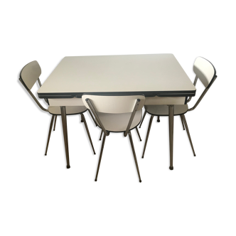 Table and its 3 Formica chairs