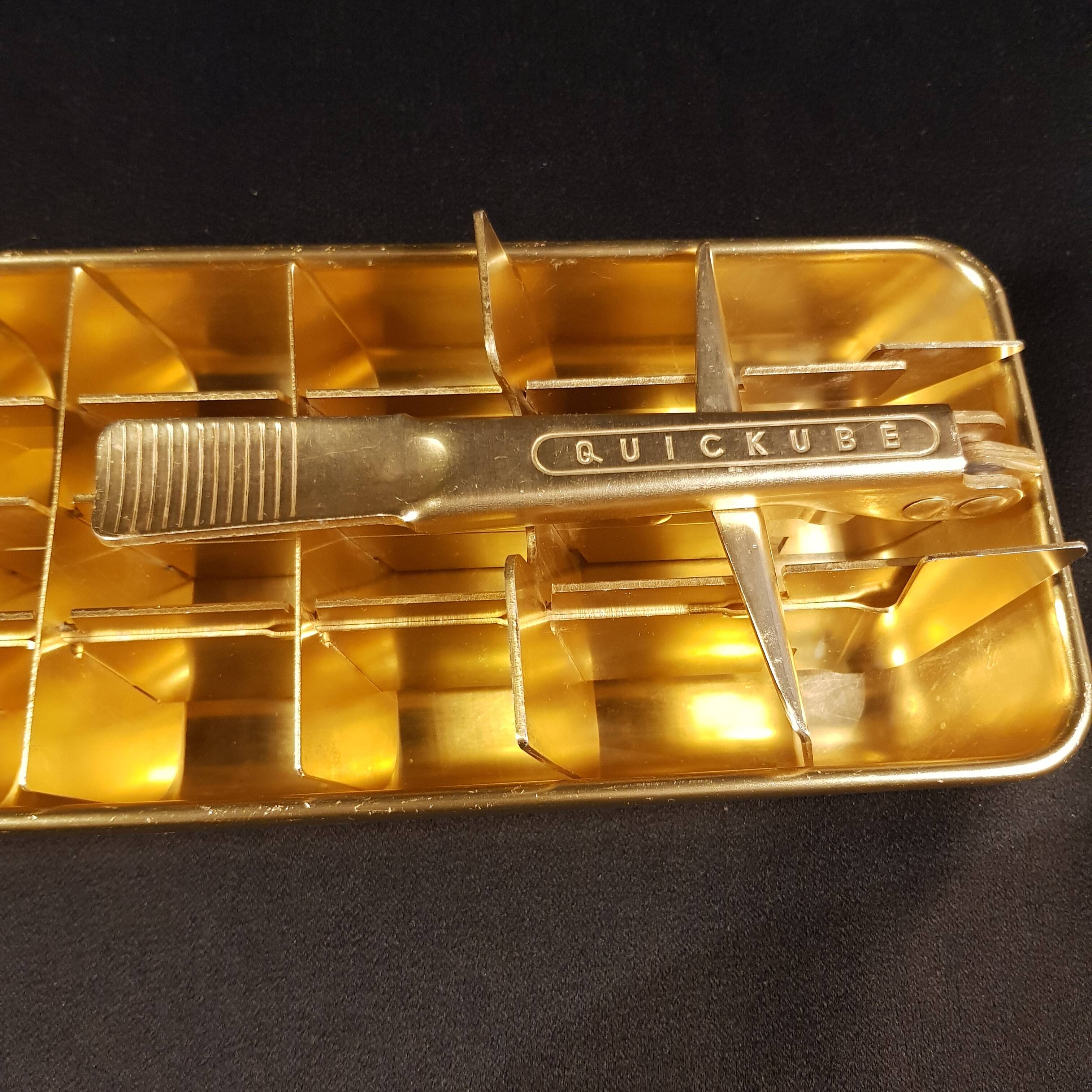 Quickube ice cube tray