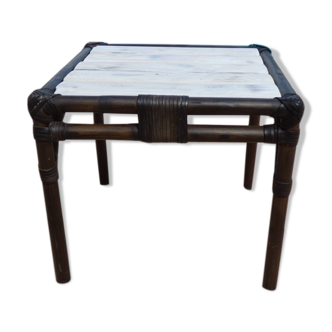 Table basse en bambou avec dessus bois