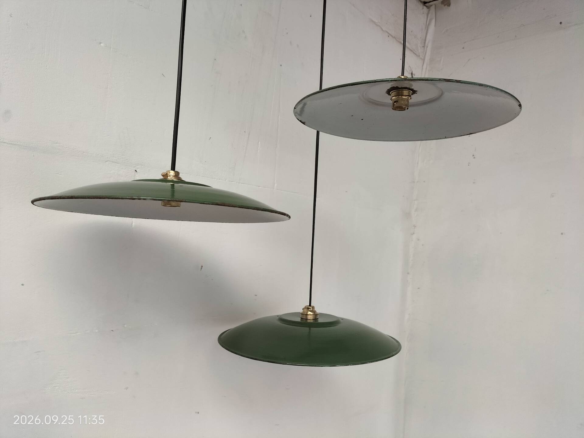 Suspensions enamelled sheets