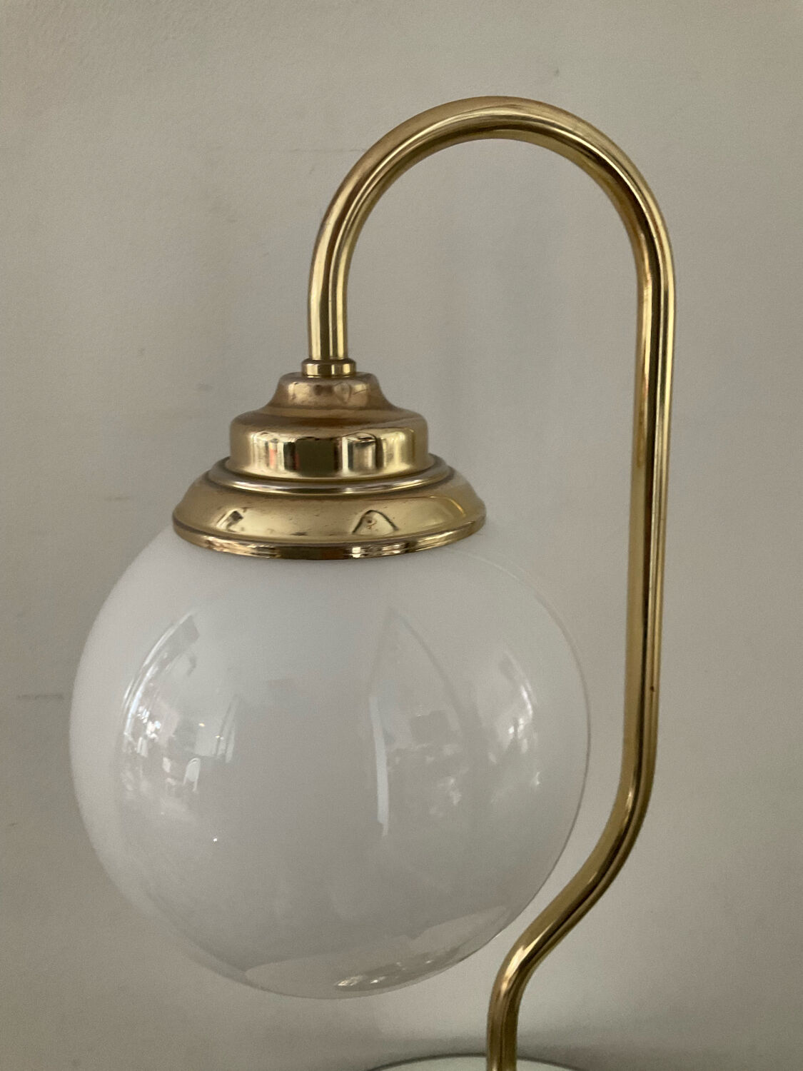 Vintage lamp from the 70s in brass and opaline