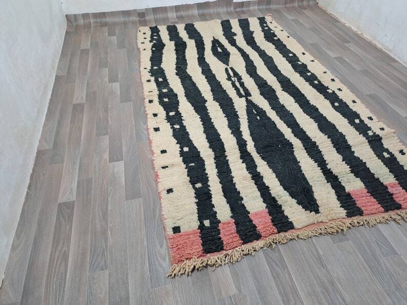 Handmade natural wool rug, size 150 x 250 cm