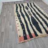 Handmade natural wool rug, size 150 x 250 cm