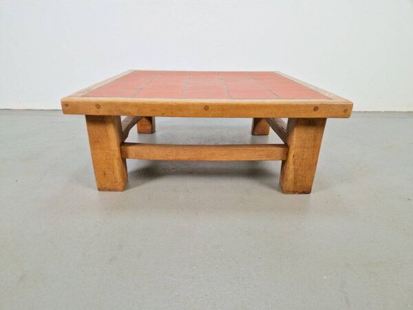 Table basse en chêne brutaliste avec carreaux en terre cuite, années 1950