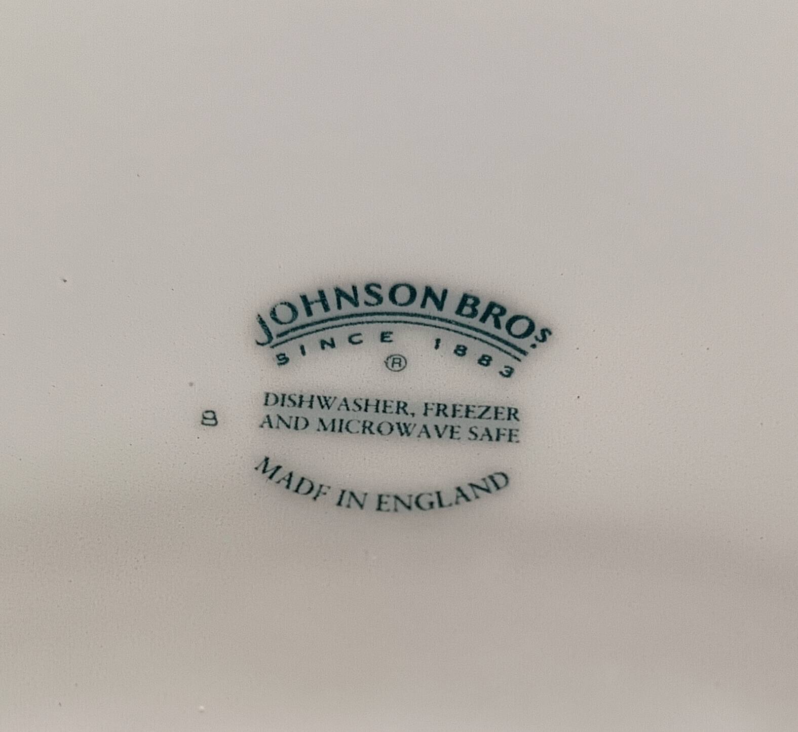 6 Johnson brothers England dessert plates