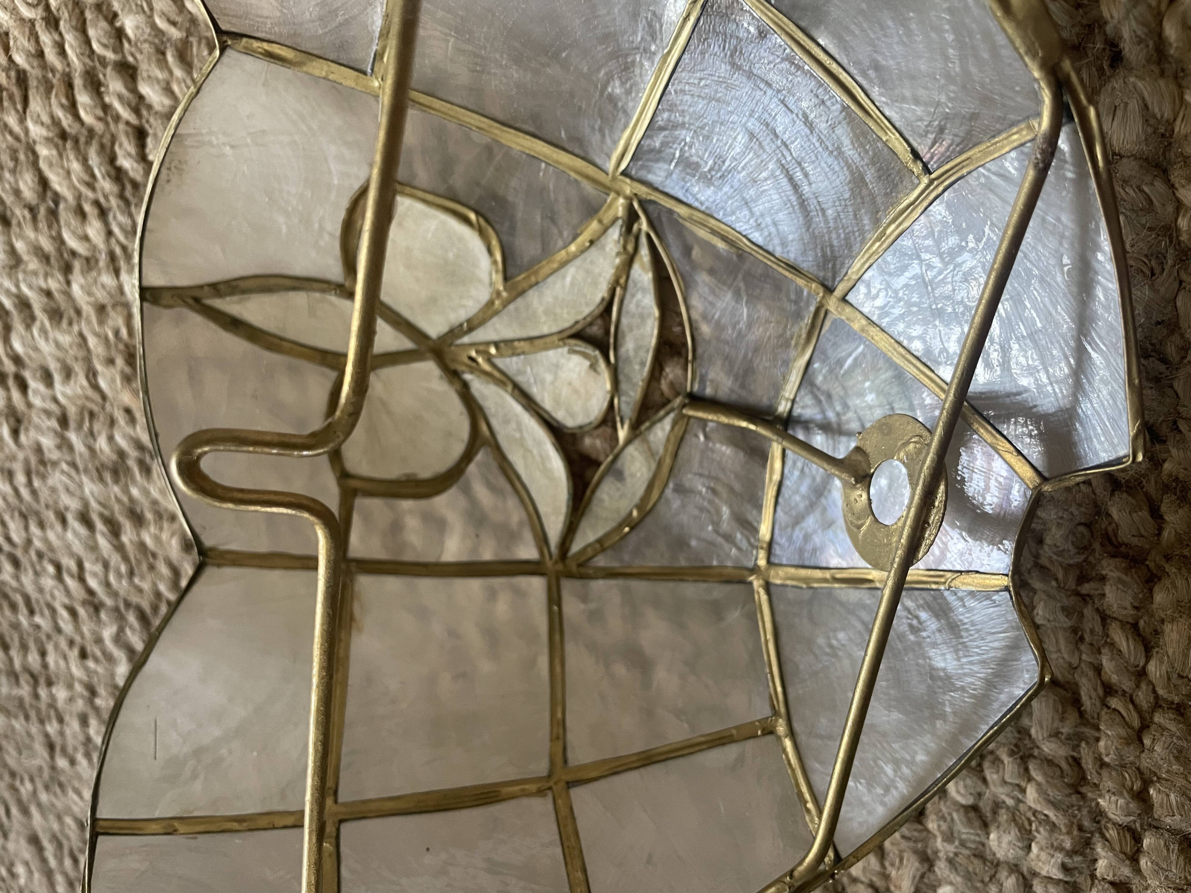 Pair of vintage wall lights in mother-of-pearl and gilded brass.