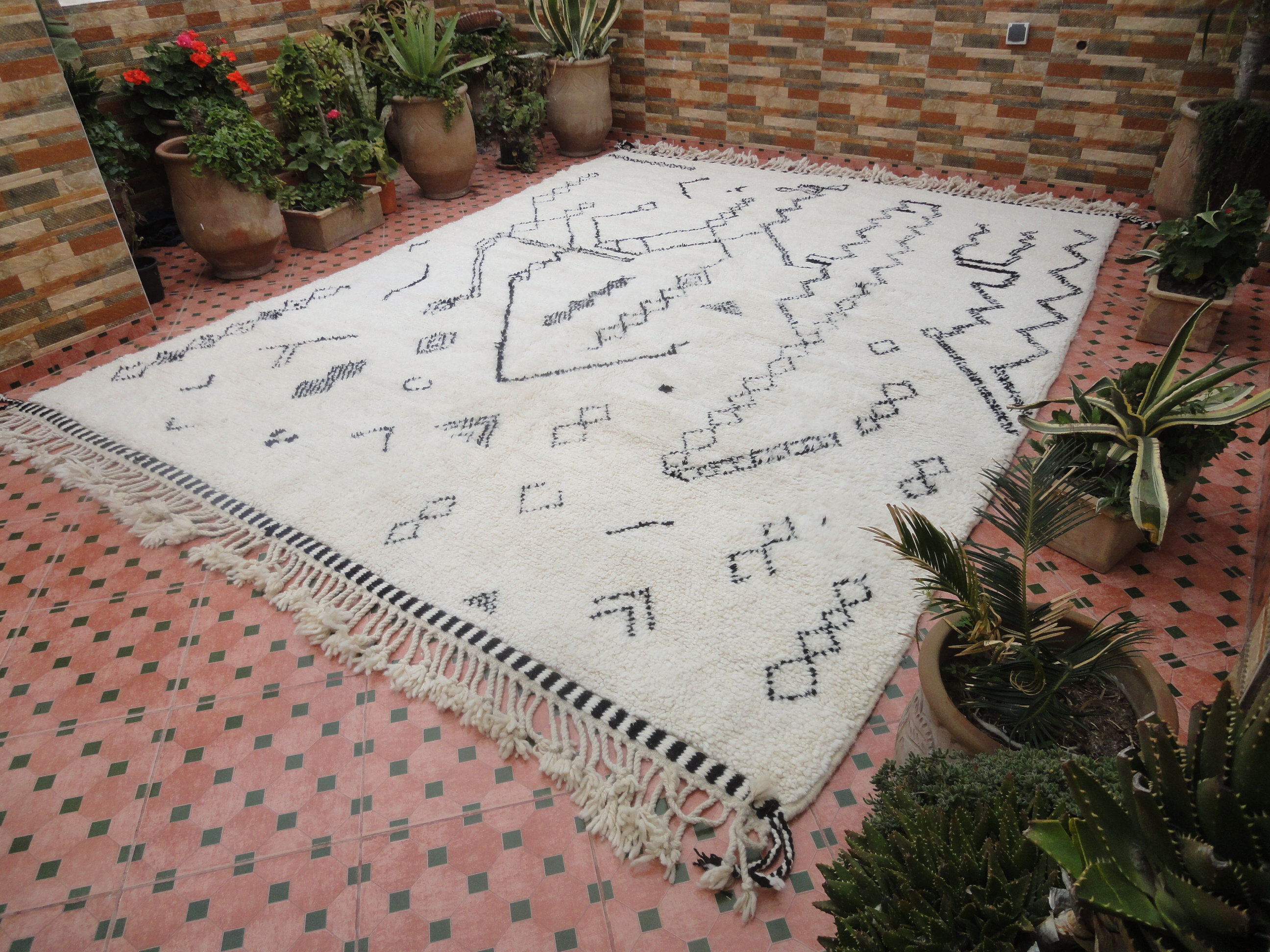 Carpet Beni Ourain 337 x 256 cm