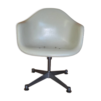 Fauteuil coque EAMES blanc Herman Miller