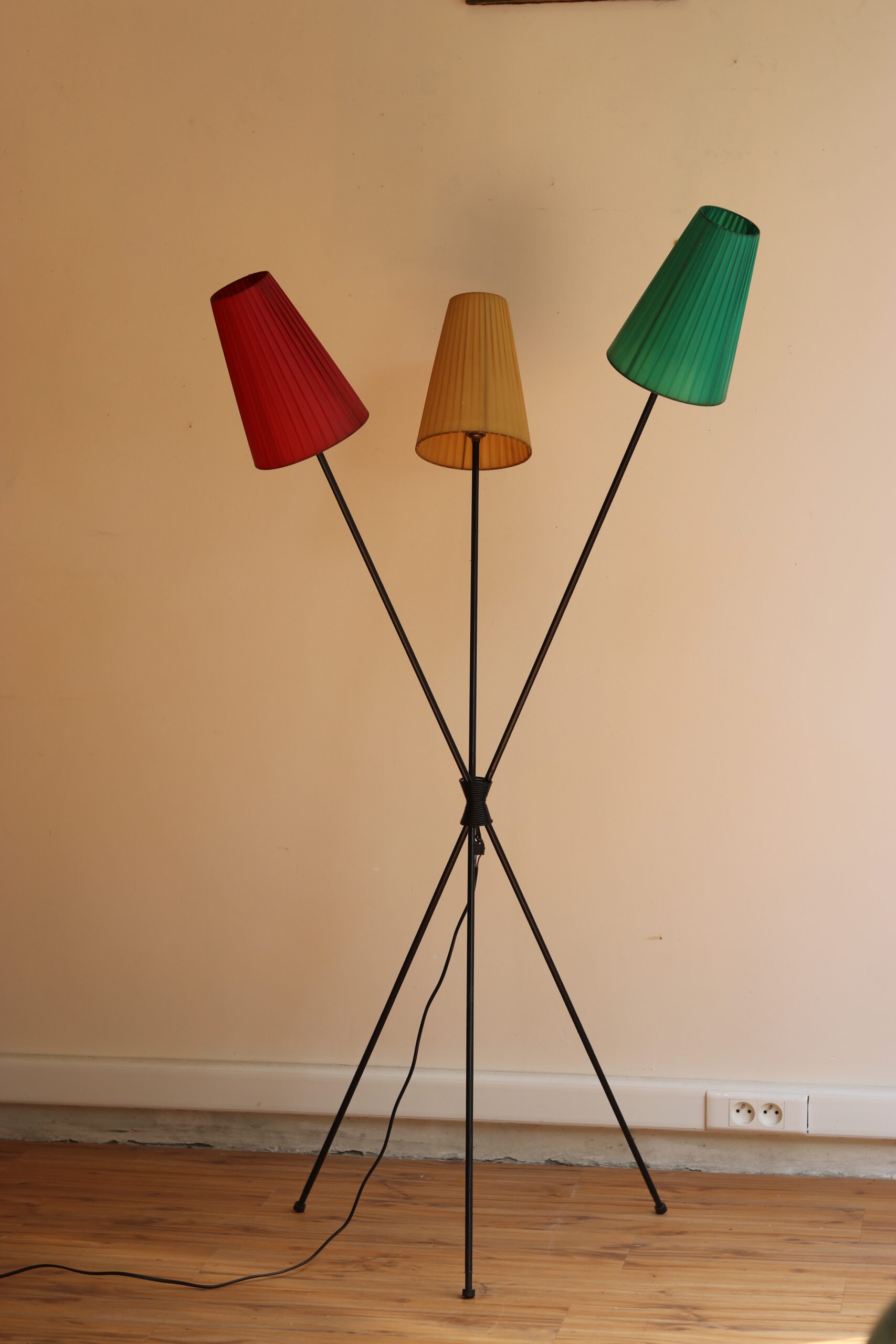 Three-colour tripod floor lamp from the 1950s with three lights.
