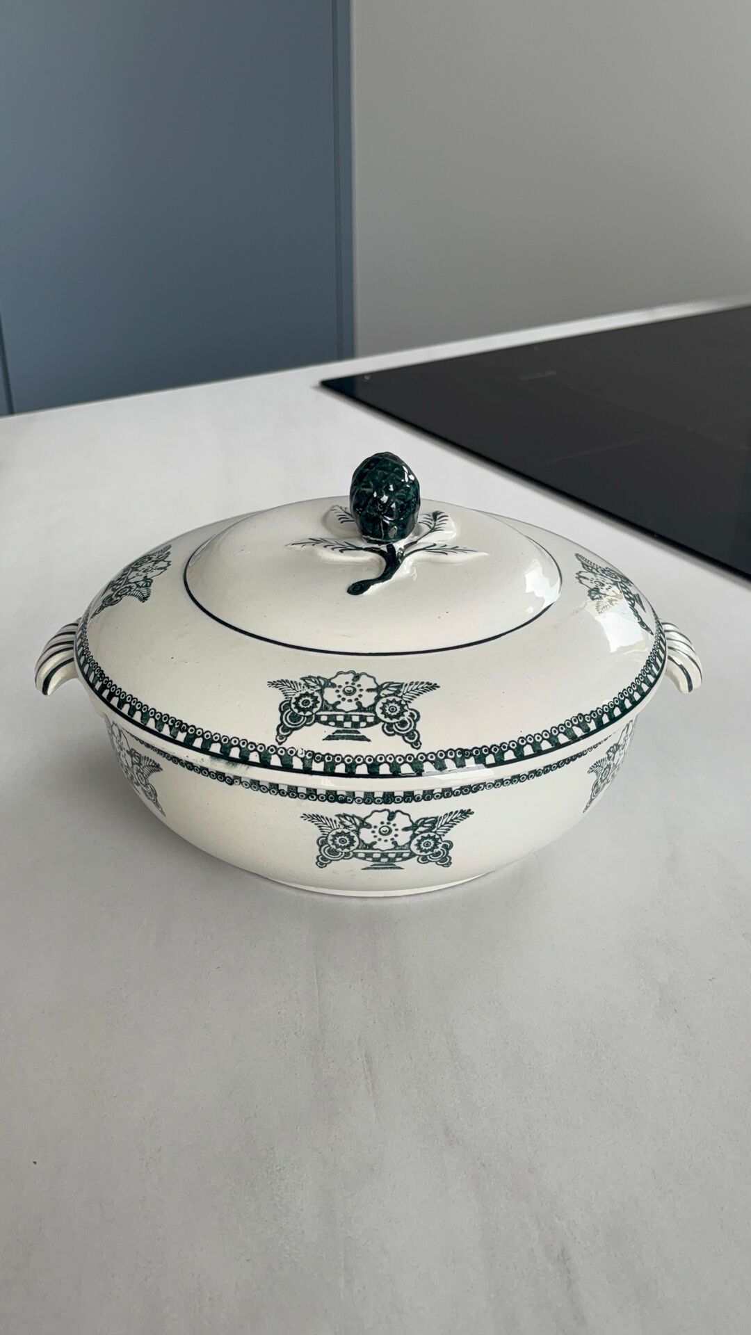 Antique soup tureen from Saint-Amand in ironstone – Sté Amandinoise