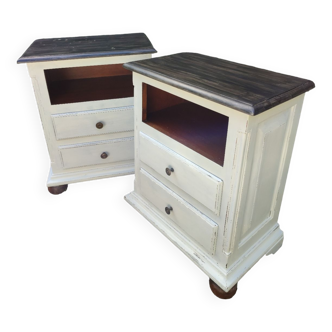 Deux tables de chevet bois shabby chic