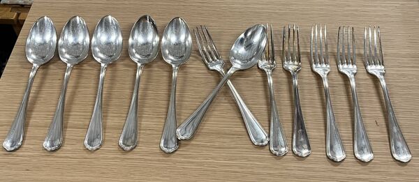 Lot de 12 couverts signé Christofle modèle Spatours en métal argenté