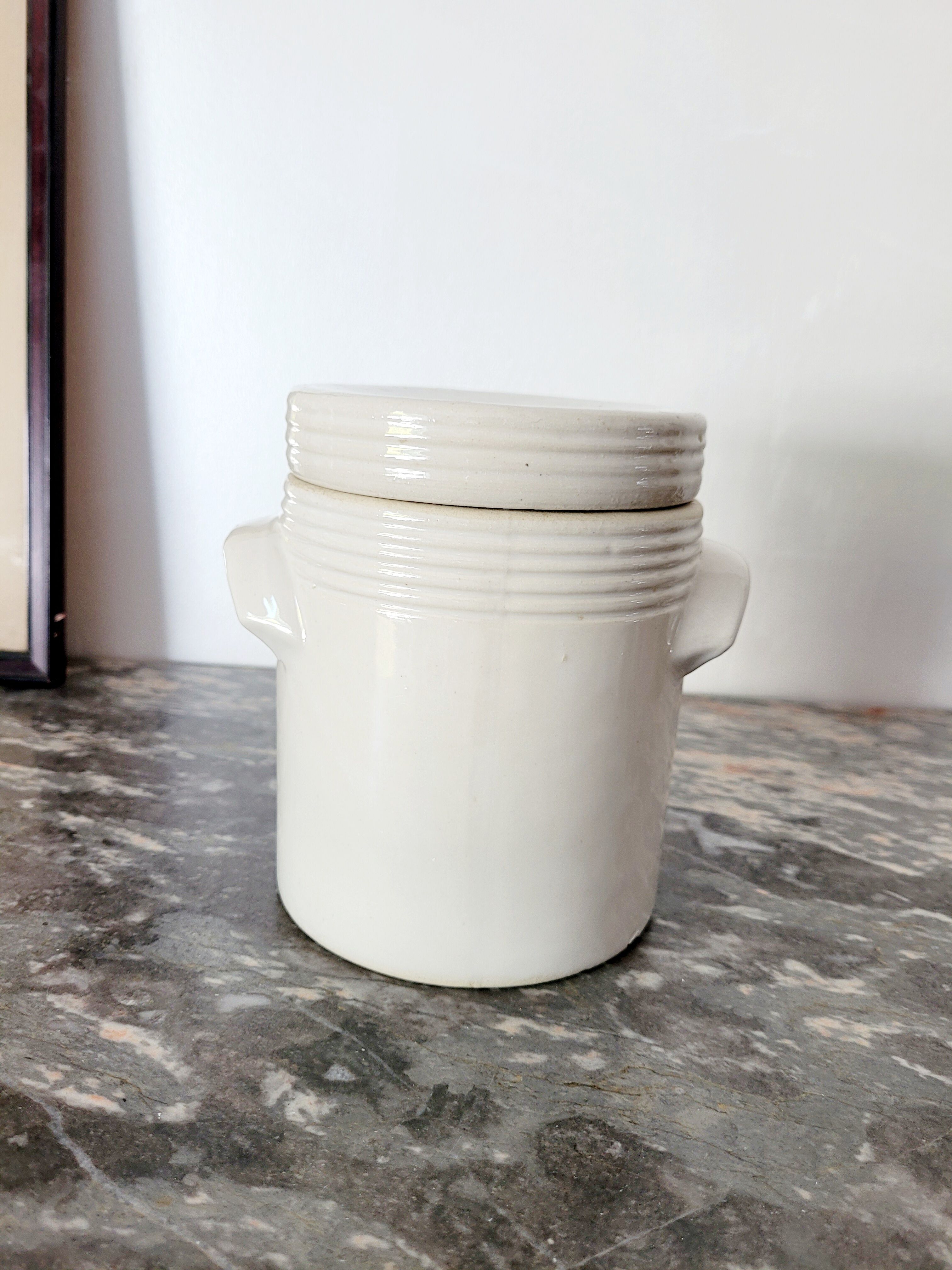Pomace pot with lid