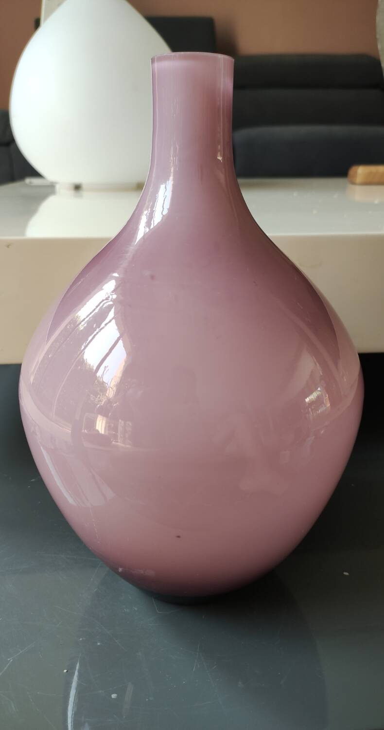 Designer Ball Soliflore Vase..In shades of pink. Dimensions: 24 x 15 cm