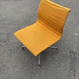 Eames design armchair, Hermann Miller edition, Aluminium Group series