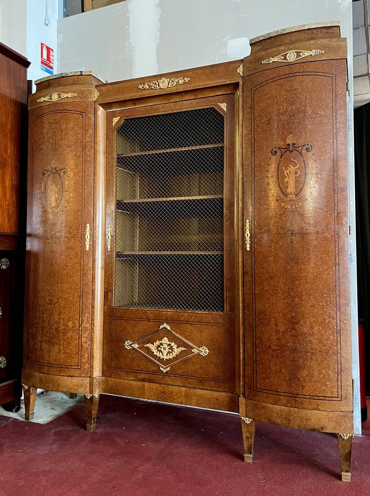 Louis XVI Style bookcase curved in precious wood marquetry circa 1900