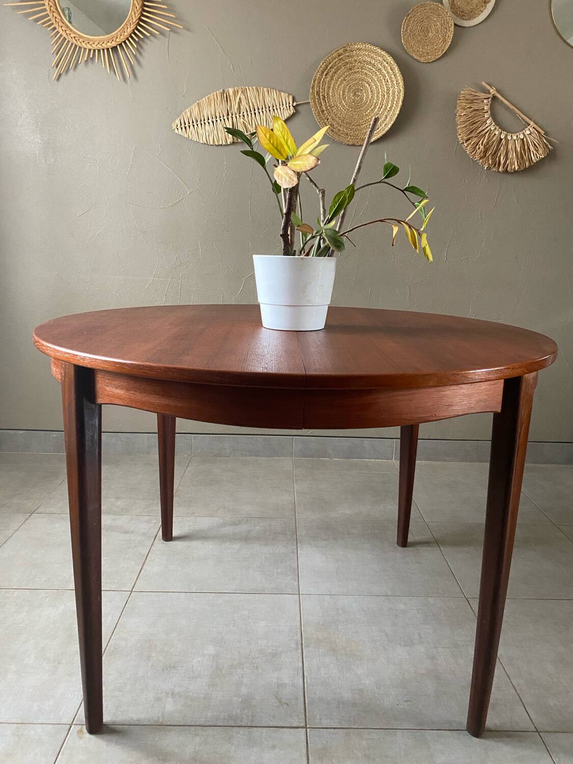 Vintage French house extendable round table (very large when unfolded)