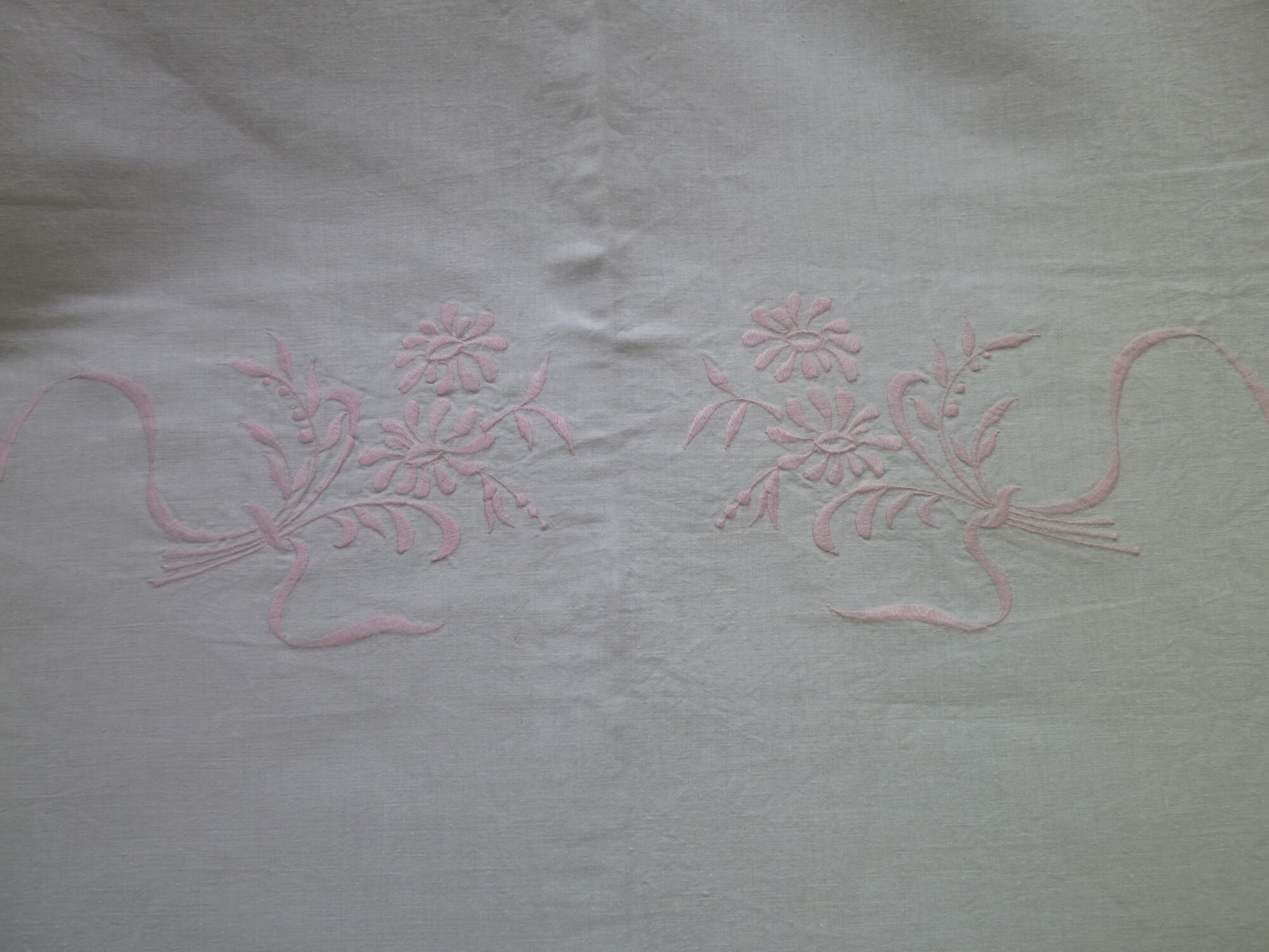 Drap métis fleur bleue toile by gérardmer 2.10 x 2.90 m with embroidery and days