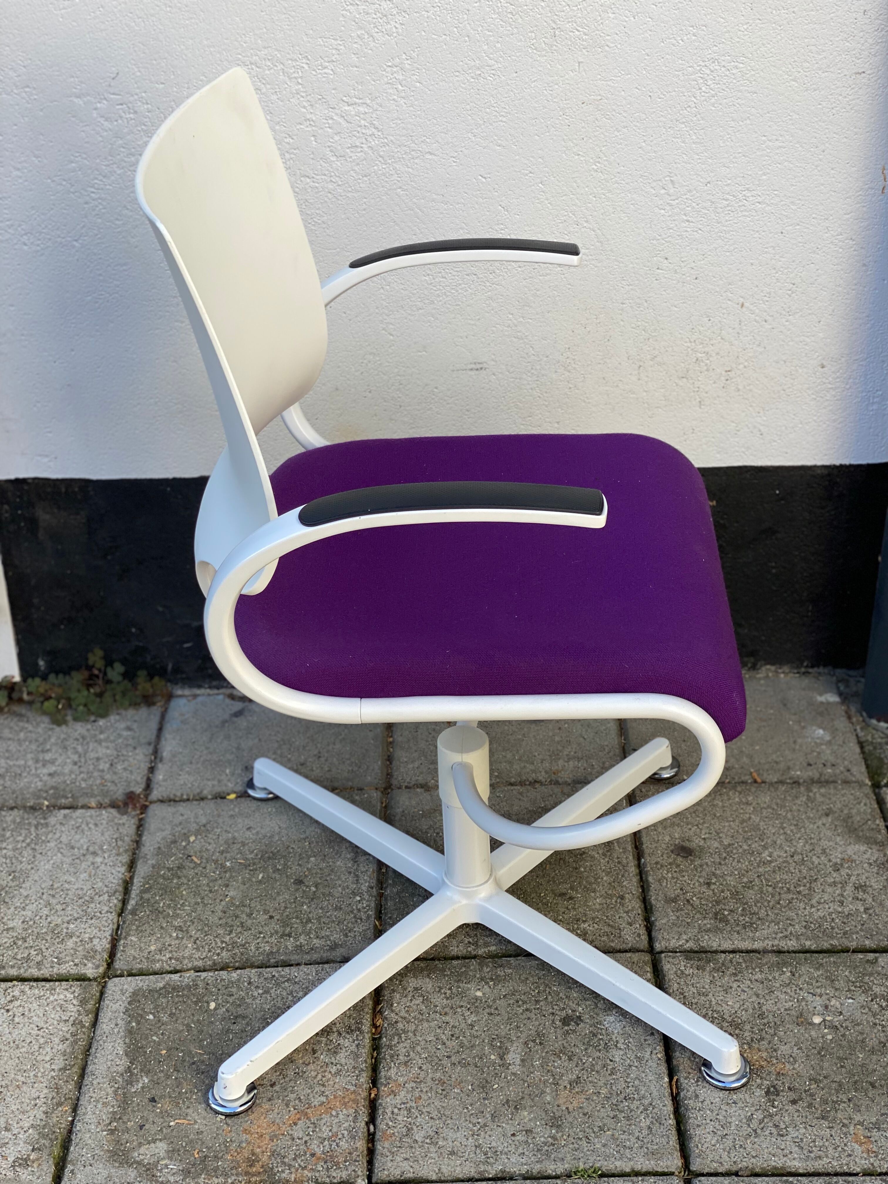 Commercial office lordo armchair from dauphin