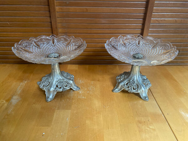 Paire de coupes sur pied anciennes en cristal Baccarat pied en métal