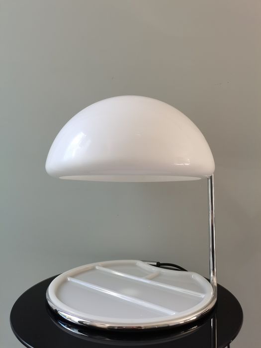 Conchiglia table lamp by L. Massono e l Buttura for iGuzzini