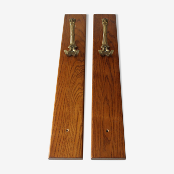 Set with 2 solid brass coat hooks on a solid wooden wall bracket 2 cm thick