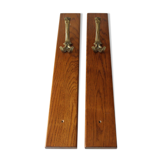 Set with 2 solid brass coat hooks on a solid wooden wall bracket 2 cm thick