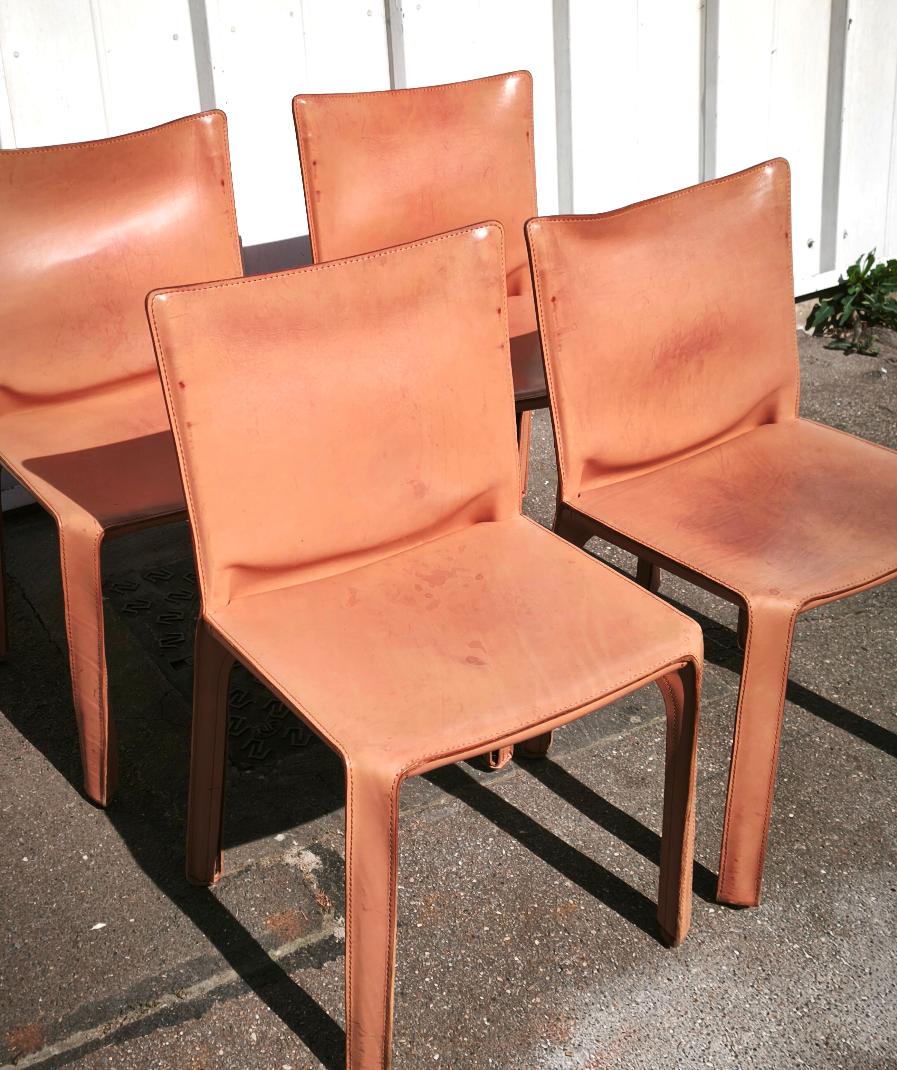Suite de 4 chaises CAB412 Mario Bellini